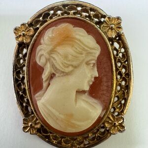 Elegant Gold Tone and Cream Cameo Brooch